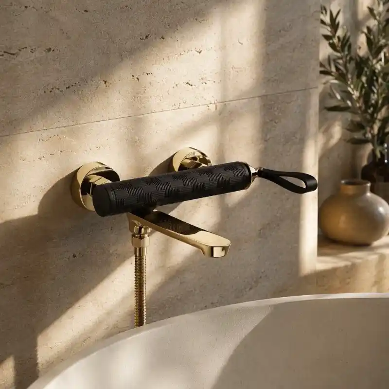 Rubinetto per vasca da bagno a parete in oro nero di lusso